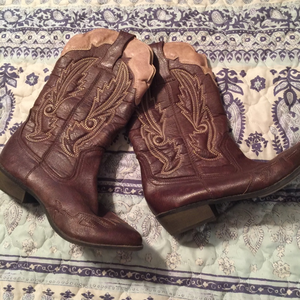 CocoNuts cowboy boots. Size 9.5